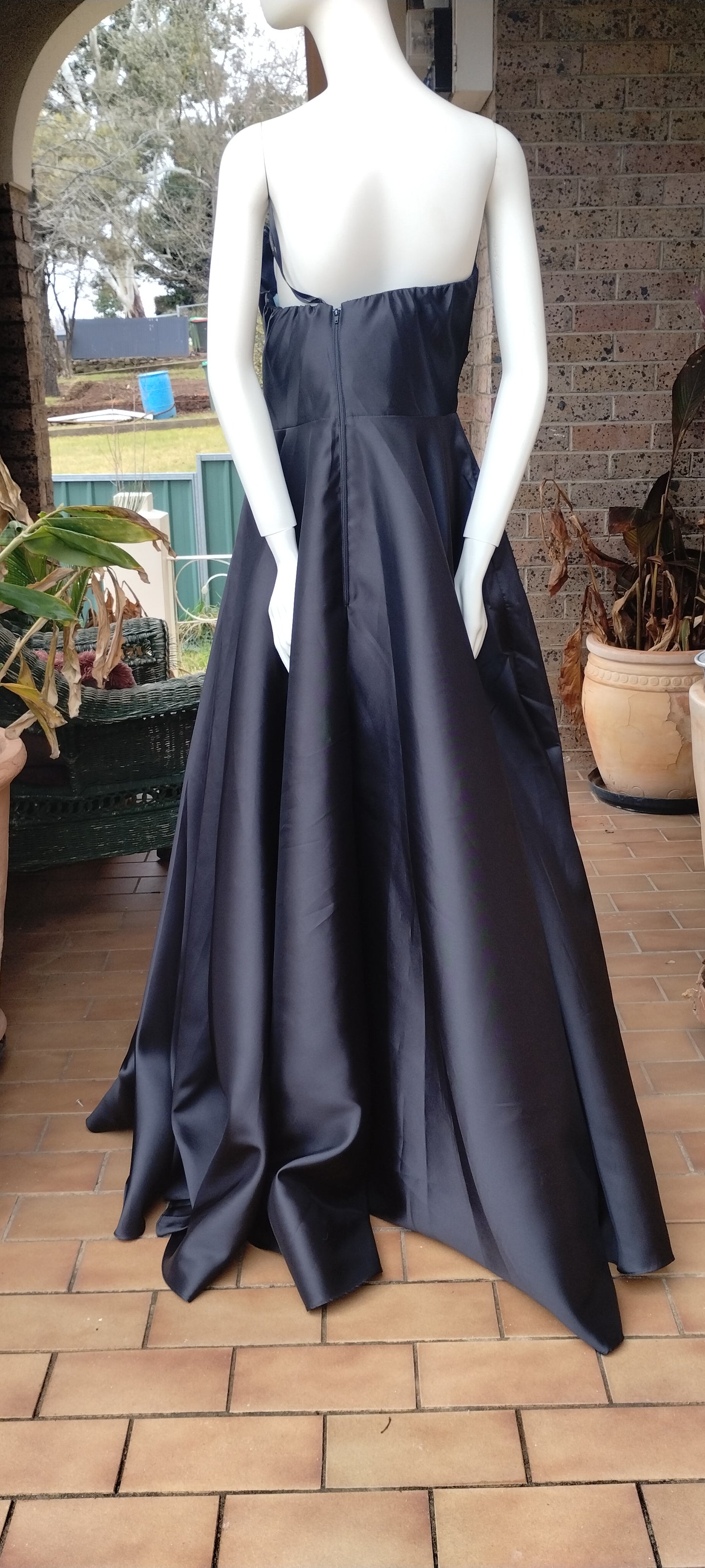 H Size 18 Black sheath full skirt
