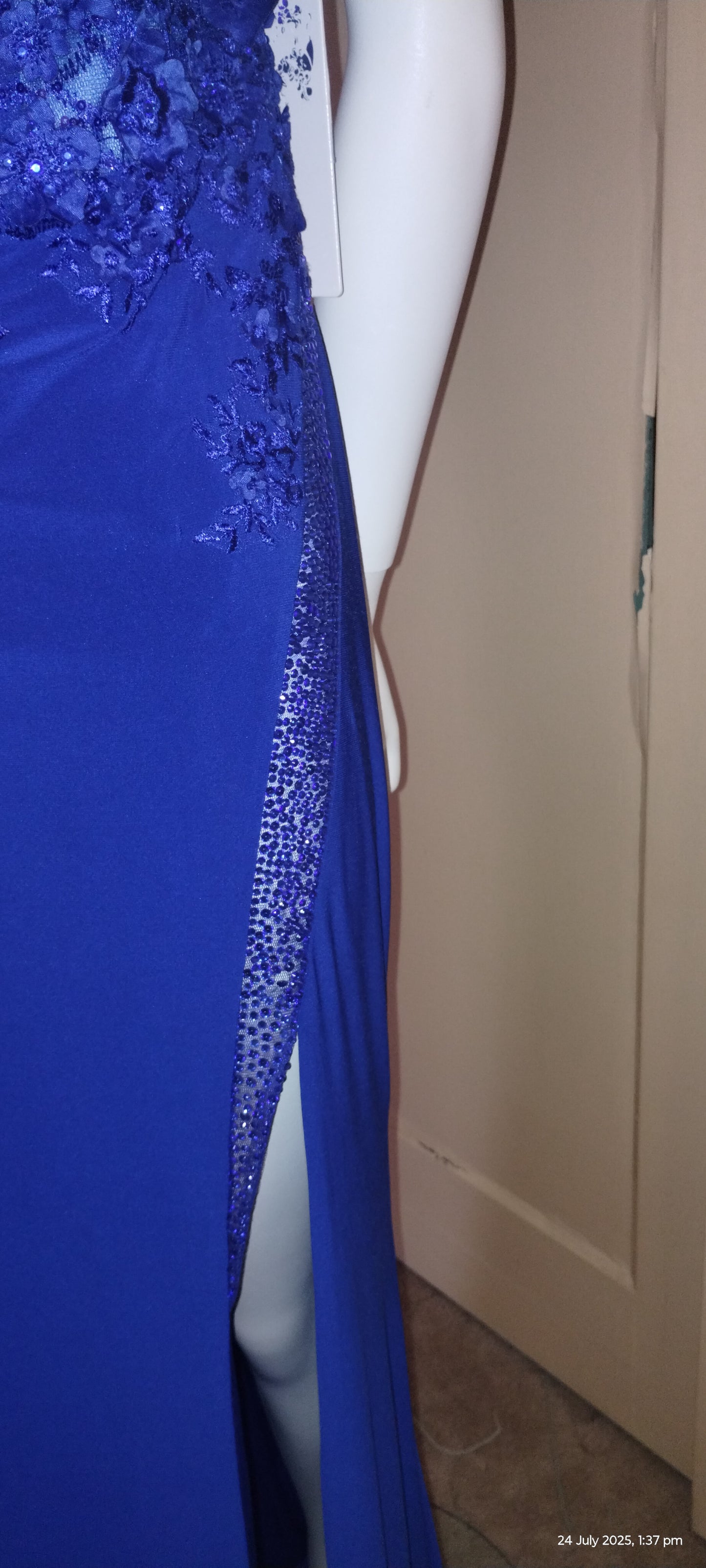 F size 14 blue sheath