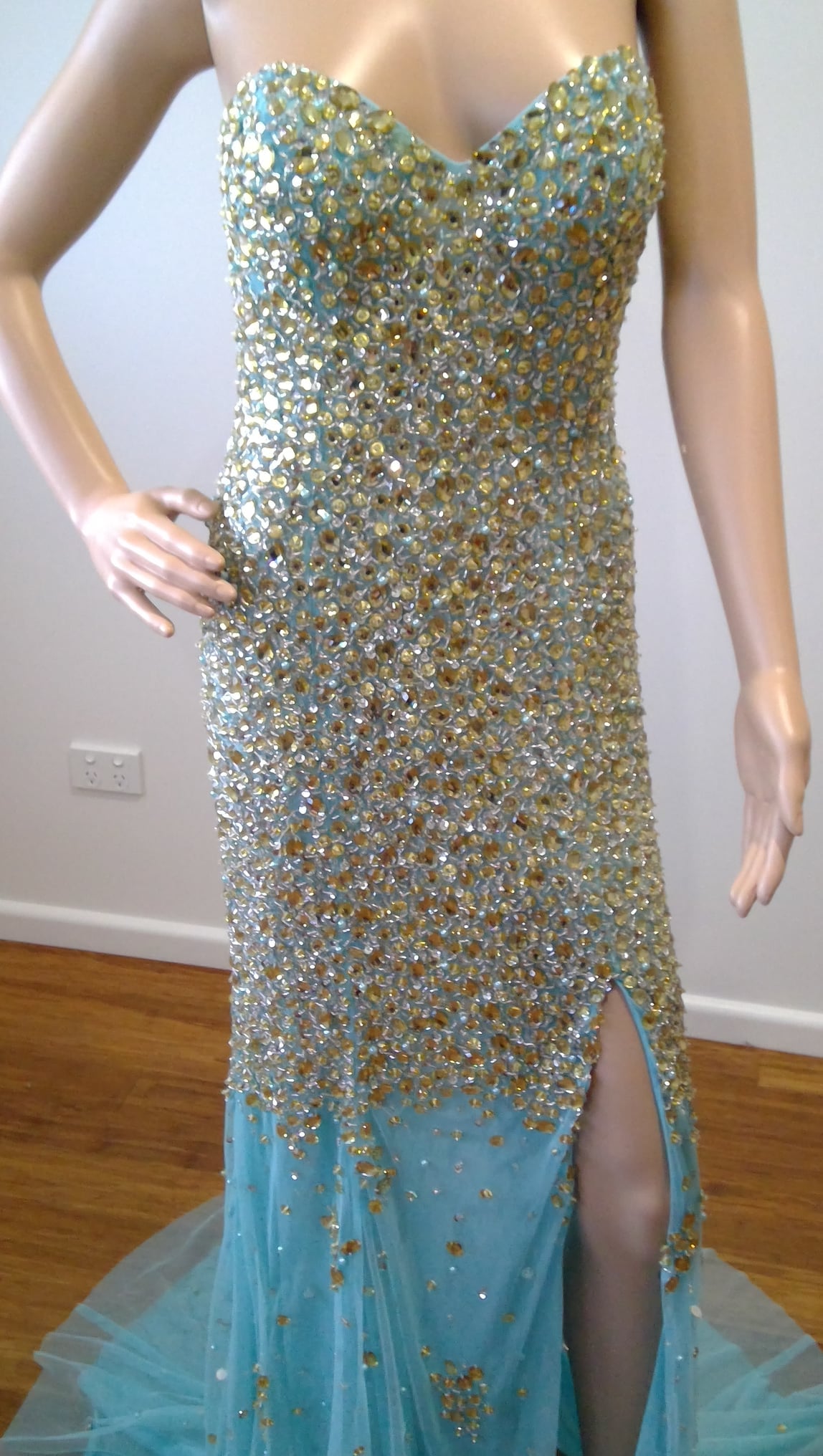 e Size 12 Blue sheath gold diamante from sweetheart neckline to knee!
