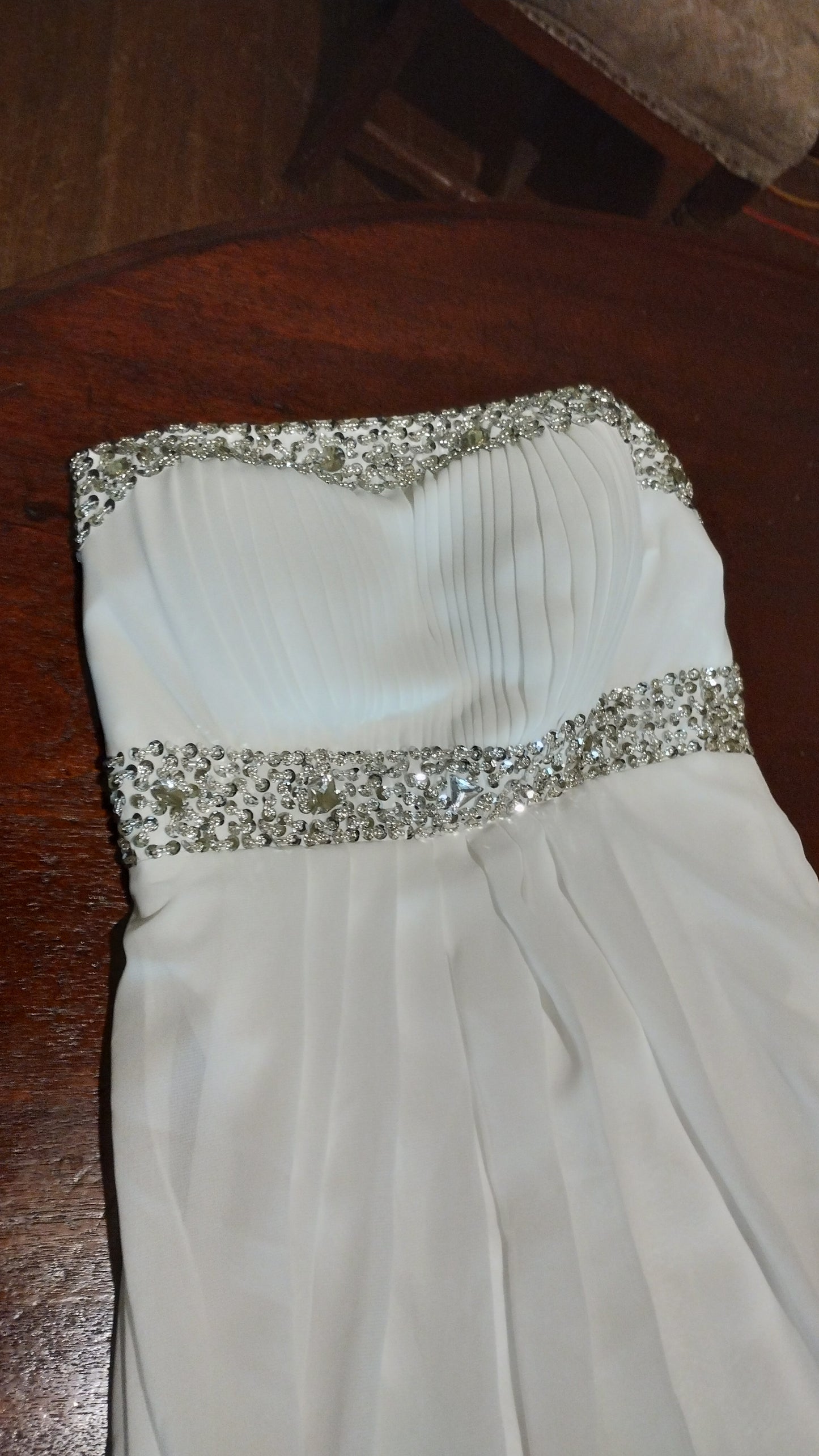 c Size 8 white sheath dress with beaded waist detail