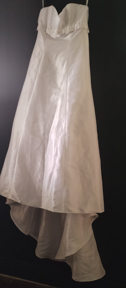 f Size 14 White crossover sweetheart bodice with spaghetti straps