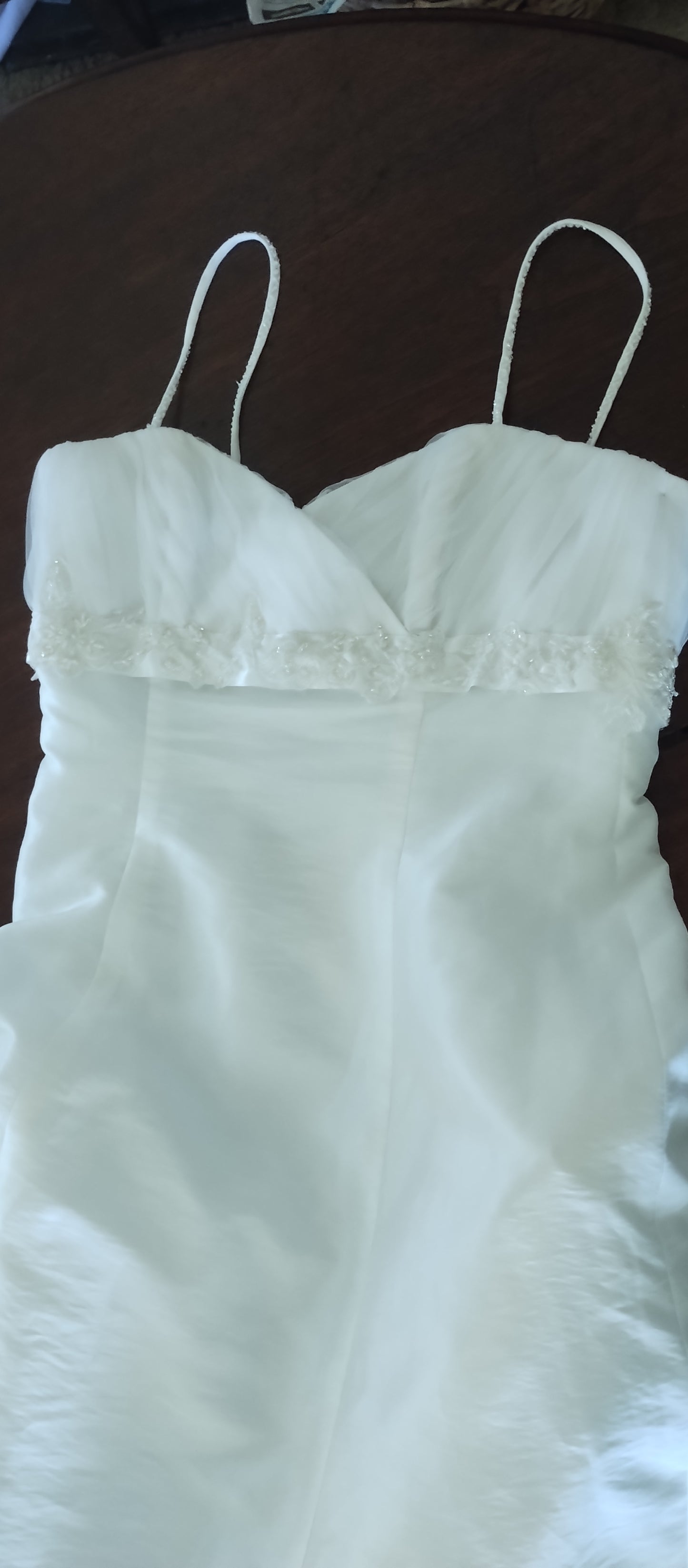 f Size 14 White crossover sweetheart bodice with spaghetti straps