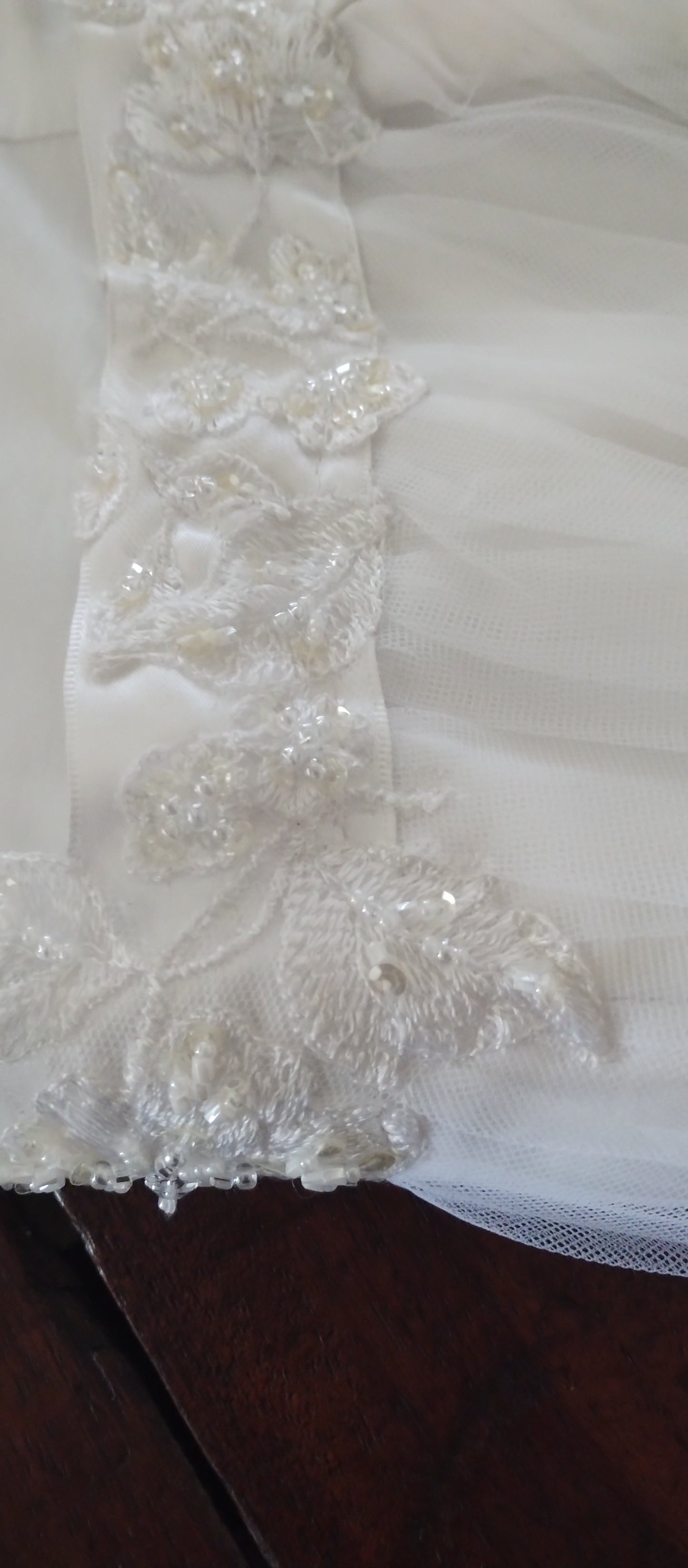 f Size 14 White crossover sweetheart bodice with spaghetti straps