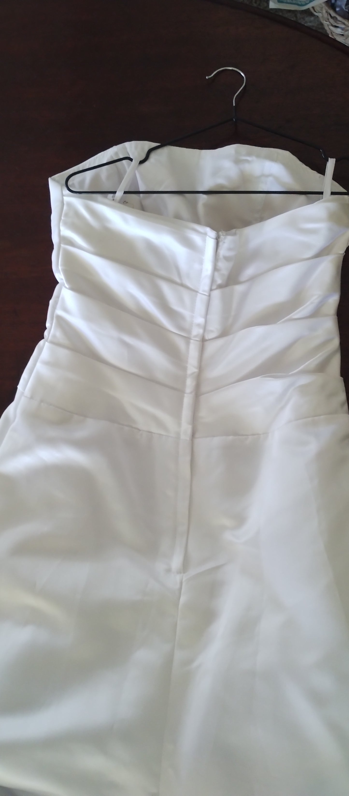 b Size 6 White sheath A line skirt