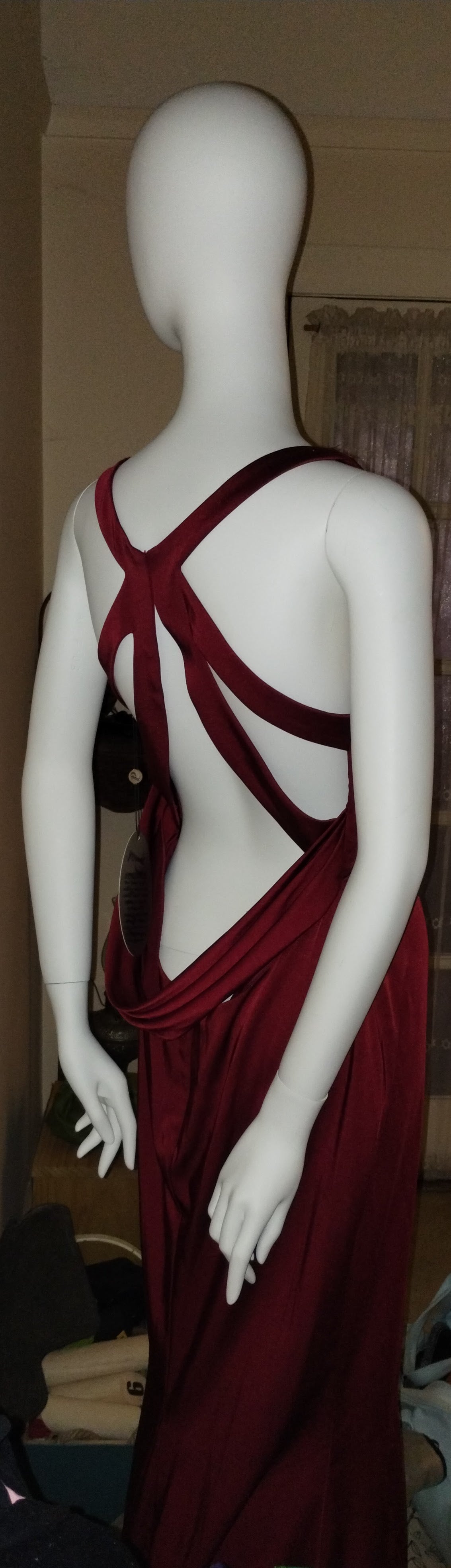 E Size 12 burgundy sleeveless gown