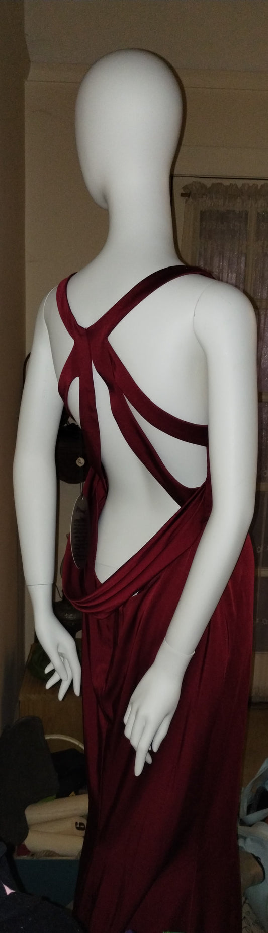 E Size 12 burgundy sleeveless gown