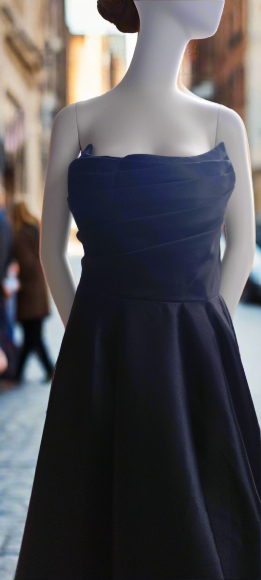 H Size 18 Black sheath full skirt