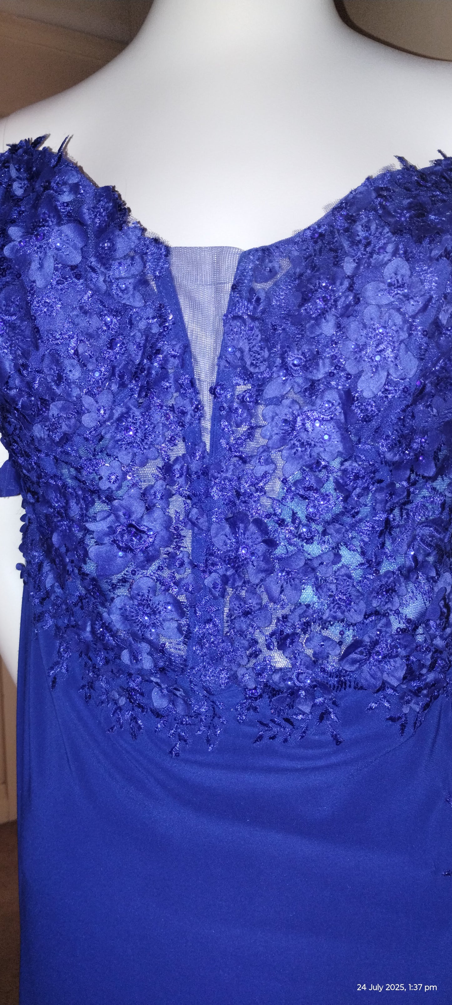 F size 14 blue sheath