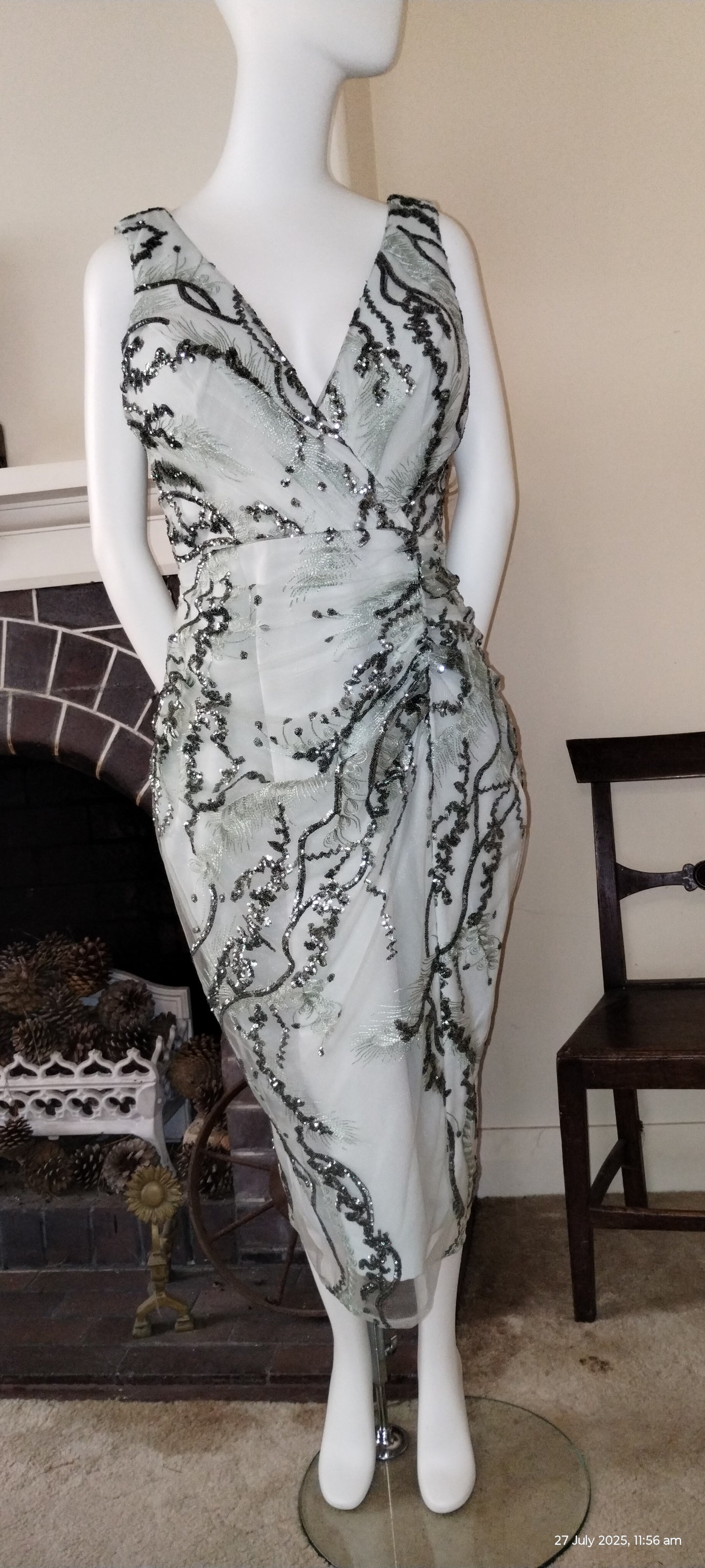 F Size 14 green sleeveless kneelength dress