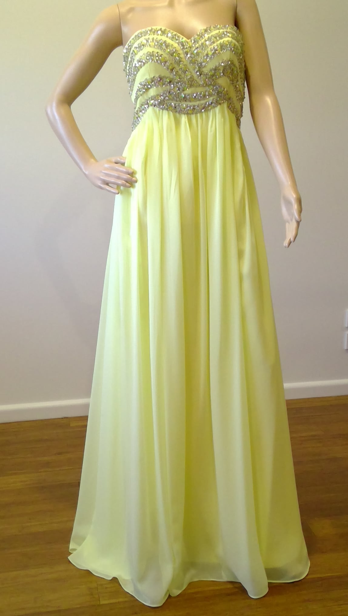 d Size 10 pale yellow sheath with sequinned bodice