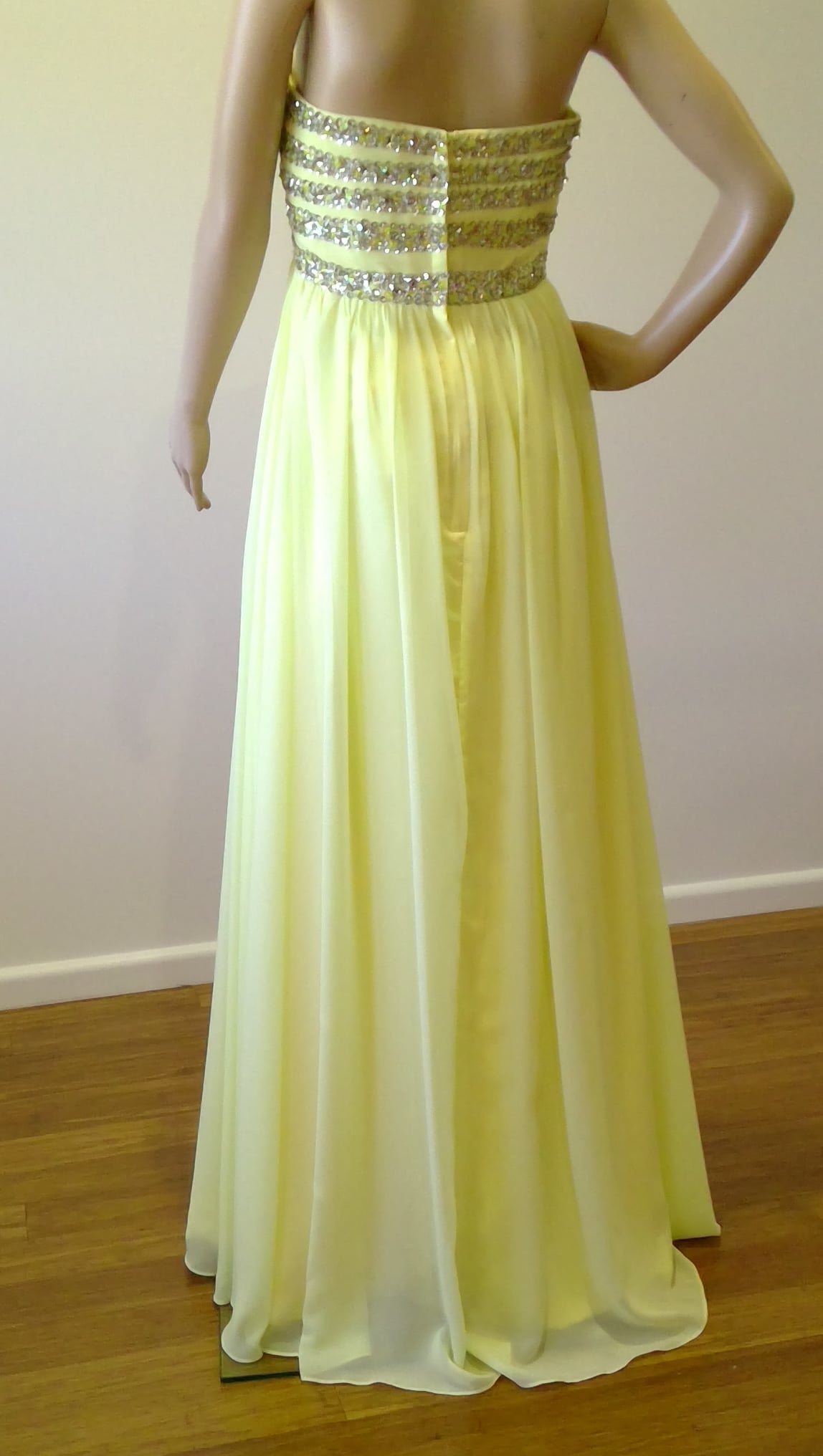 d Size 10 pale yellow sheath with sequinned bodice