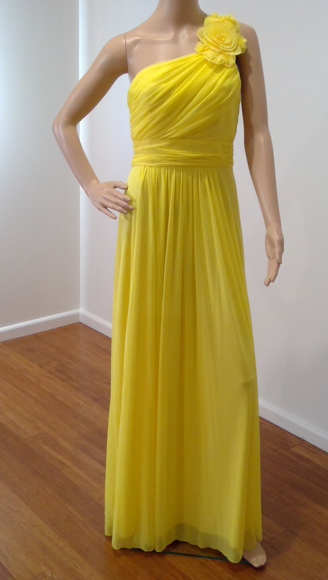 d size 10 Yellow one shoulder full length dress