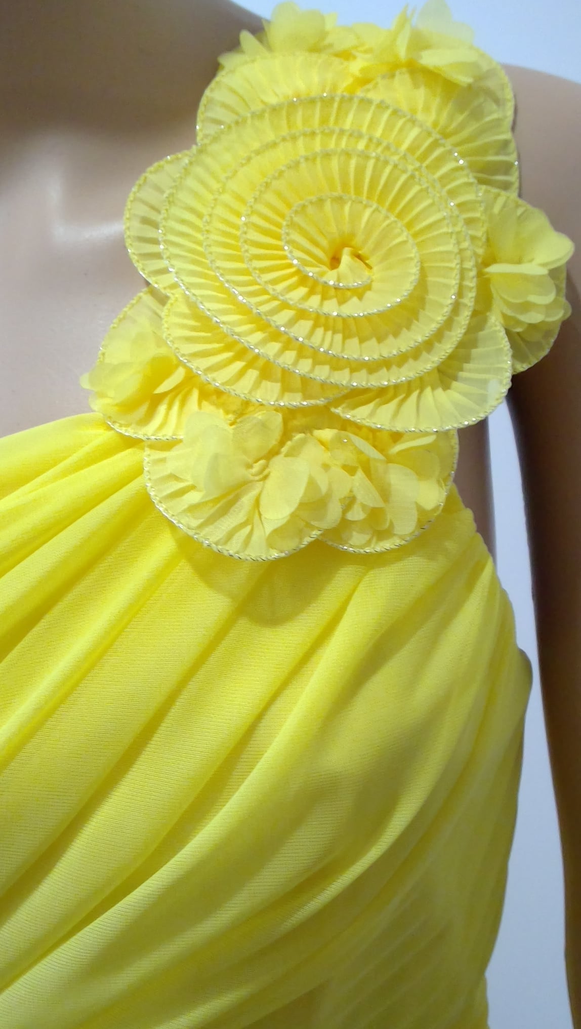 d size 10 Yellow one shoulder full length dress