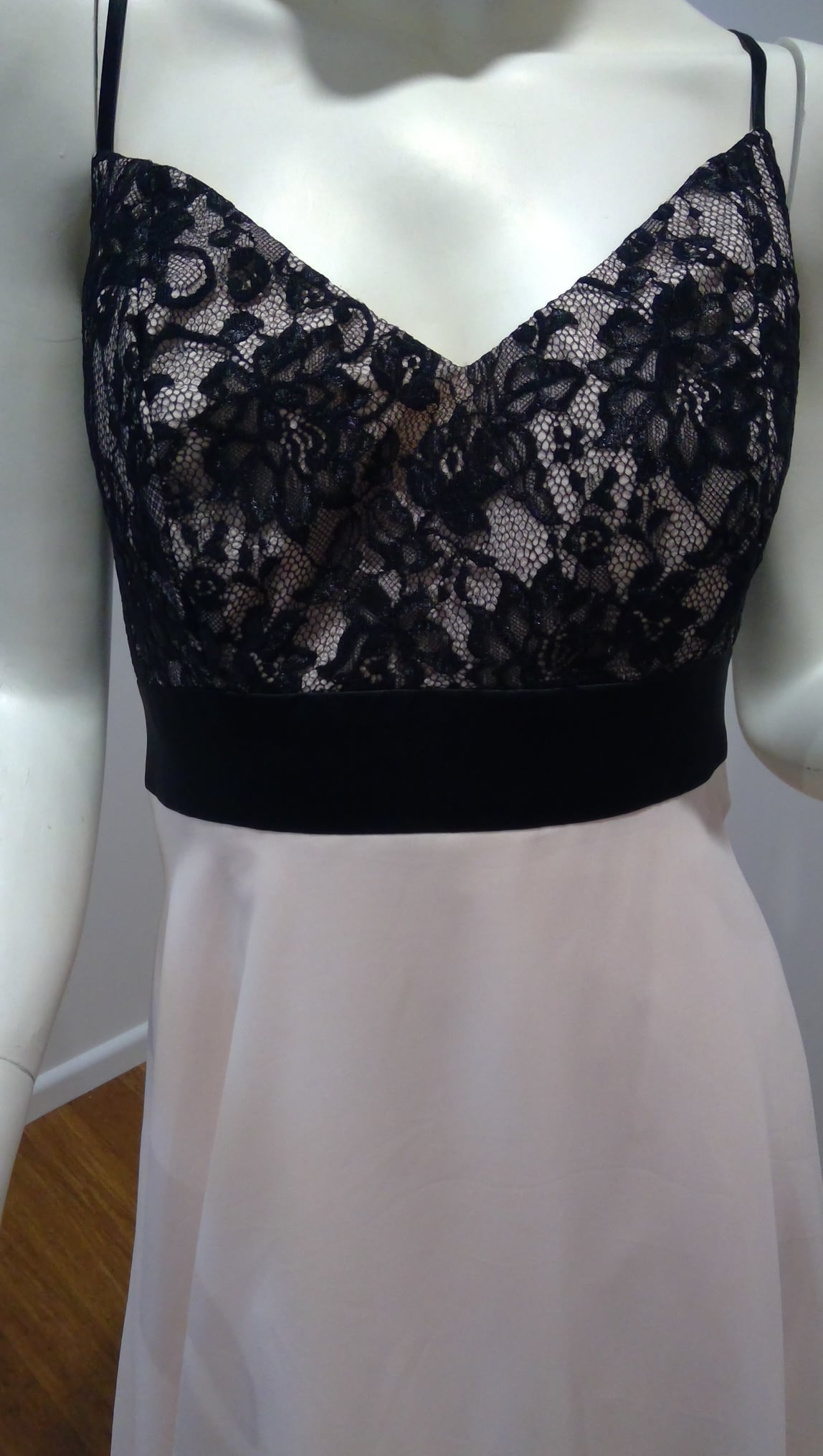 f size 14 black lace bodice, pink knee length skirt