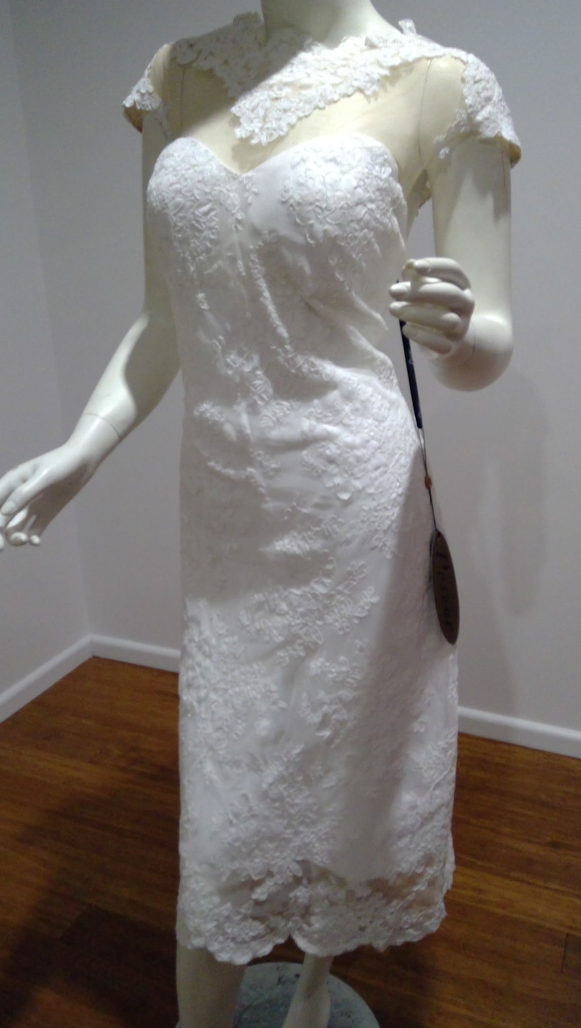 e Size12 White lace straight dress to knee