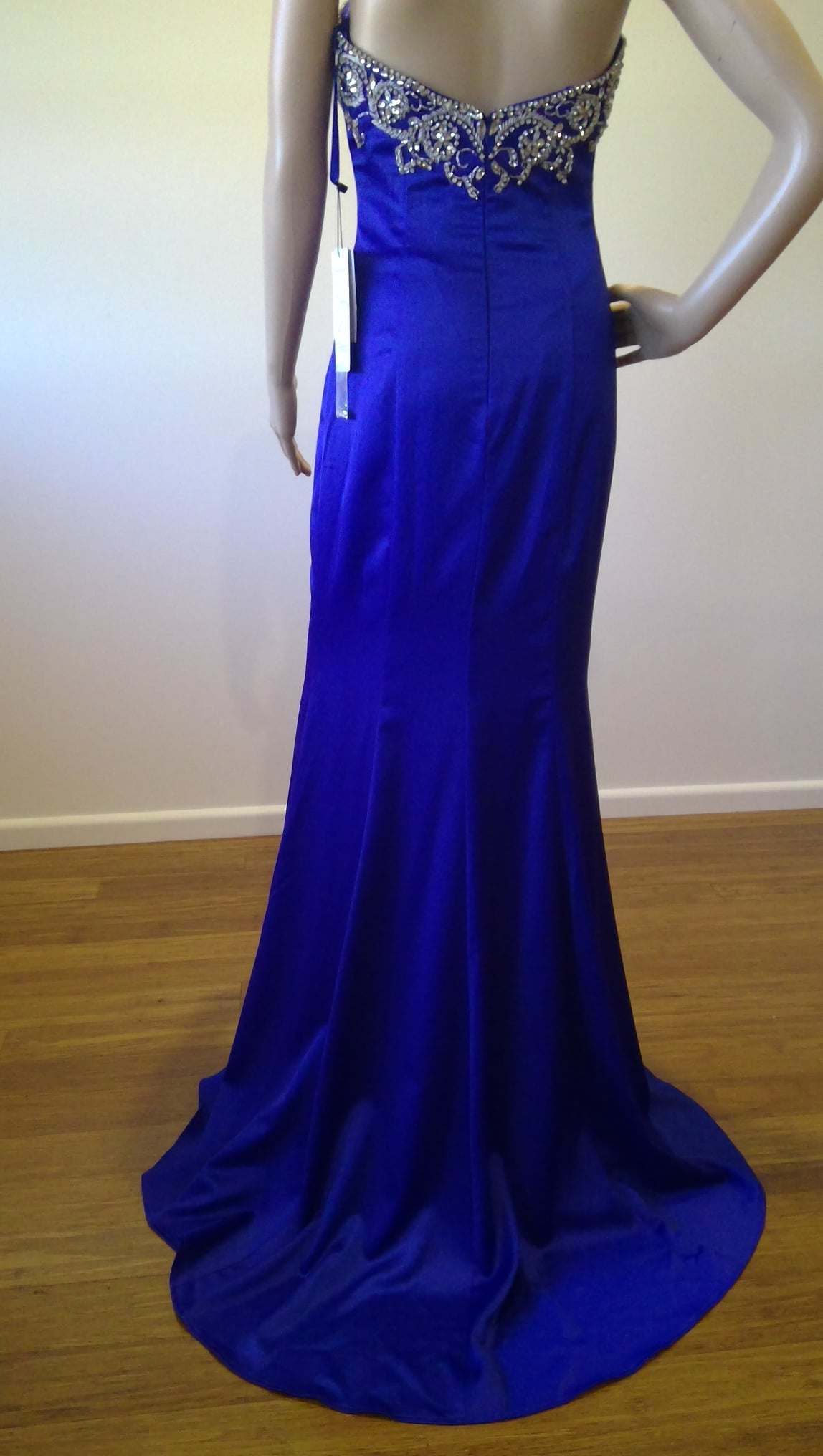 c Size 8 Blue beaded bodice sheath dress