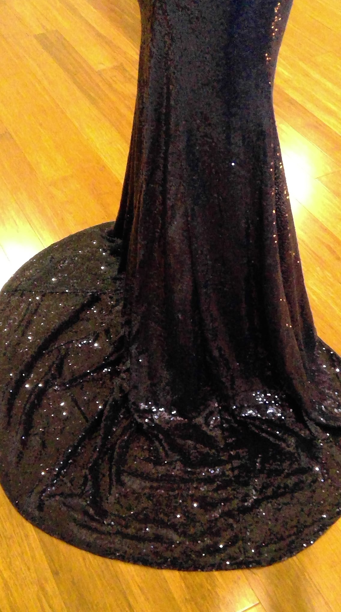 b Size 6 Black Sequin Halter Neck Dress