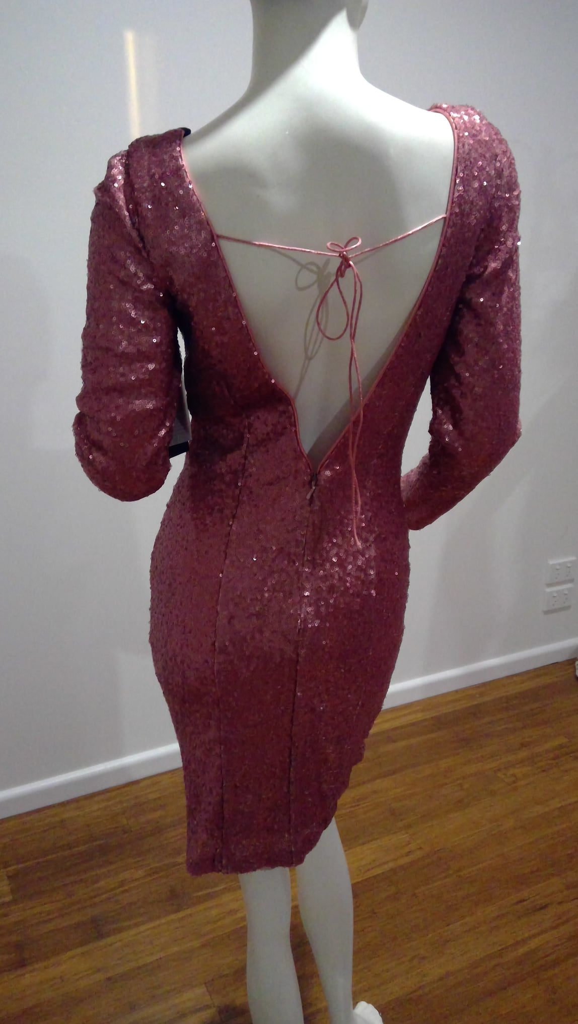 c Size 8 Pink all sequined above the knee dress