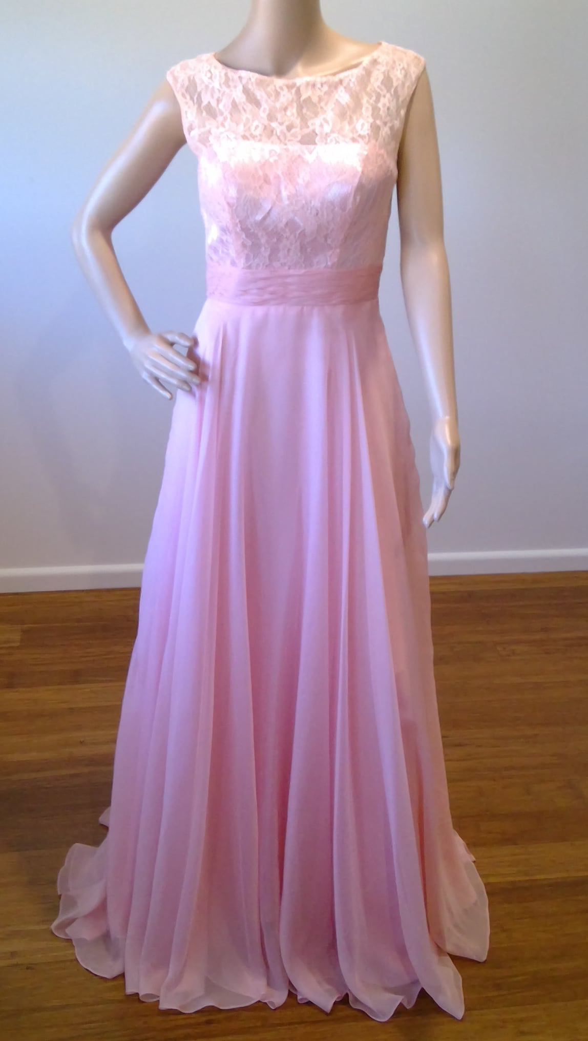 e Size 12 shell Pink full length feminine dress