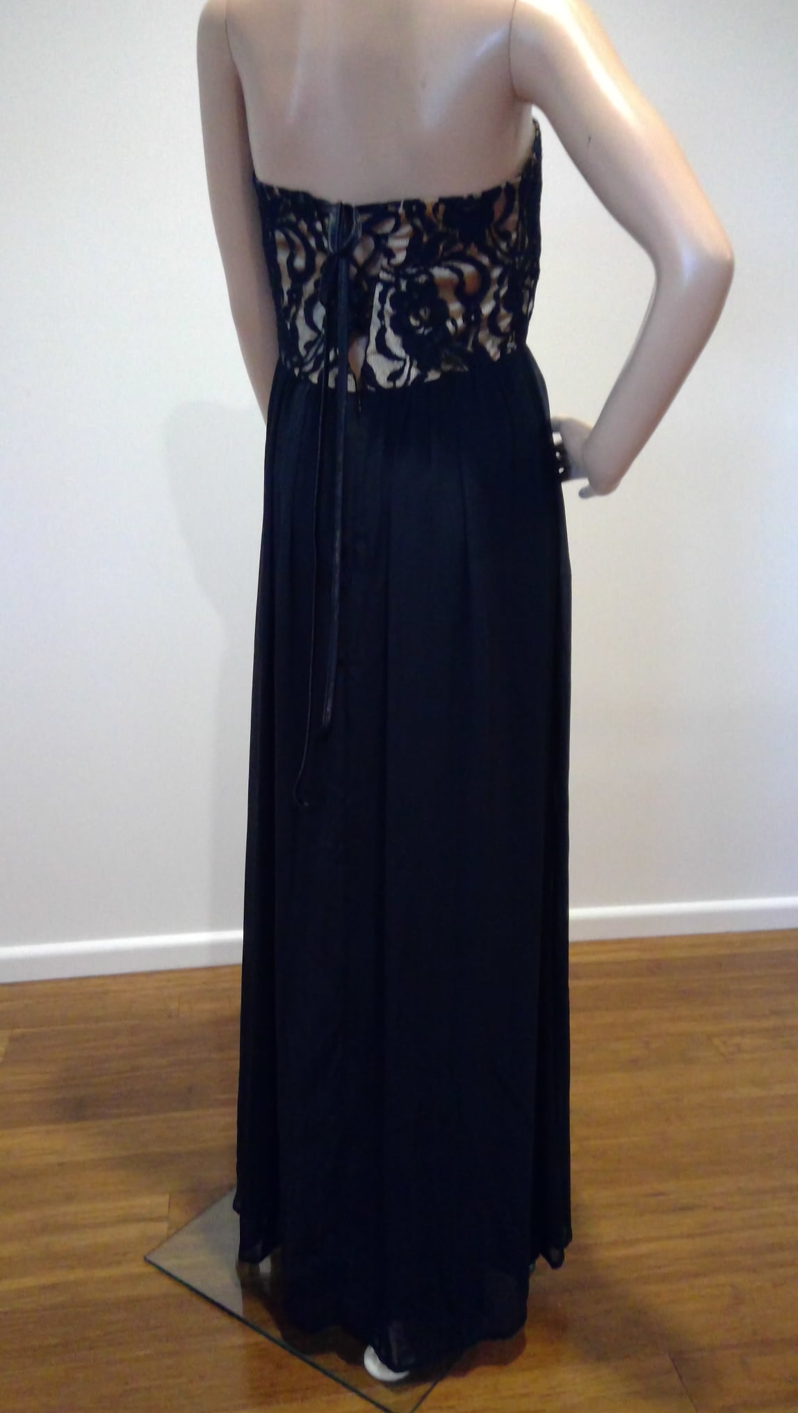 c Size 8 Black Strapless Dress