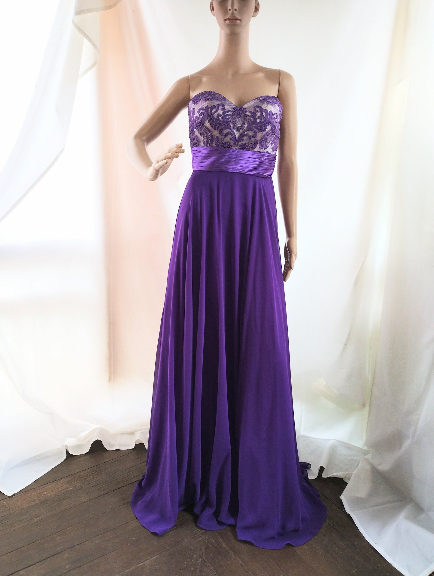 c Size 8 Purple sheath dress