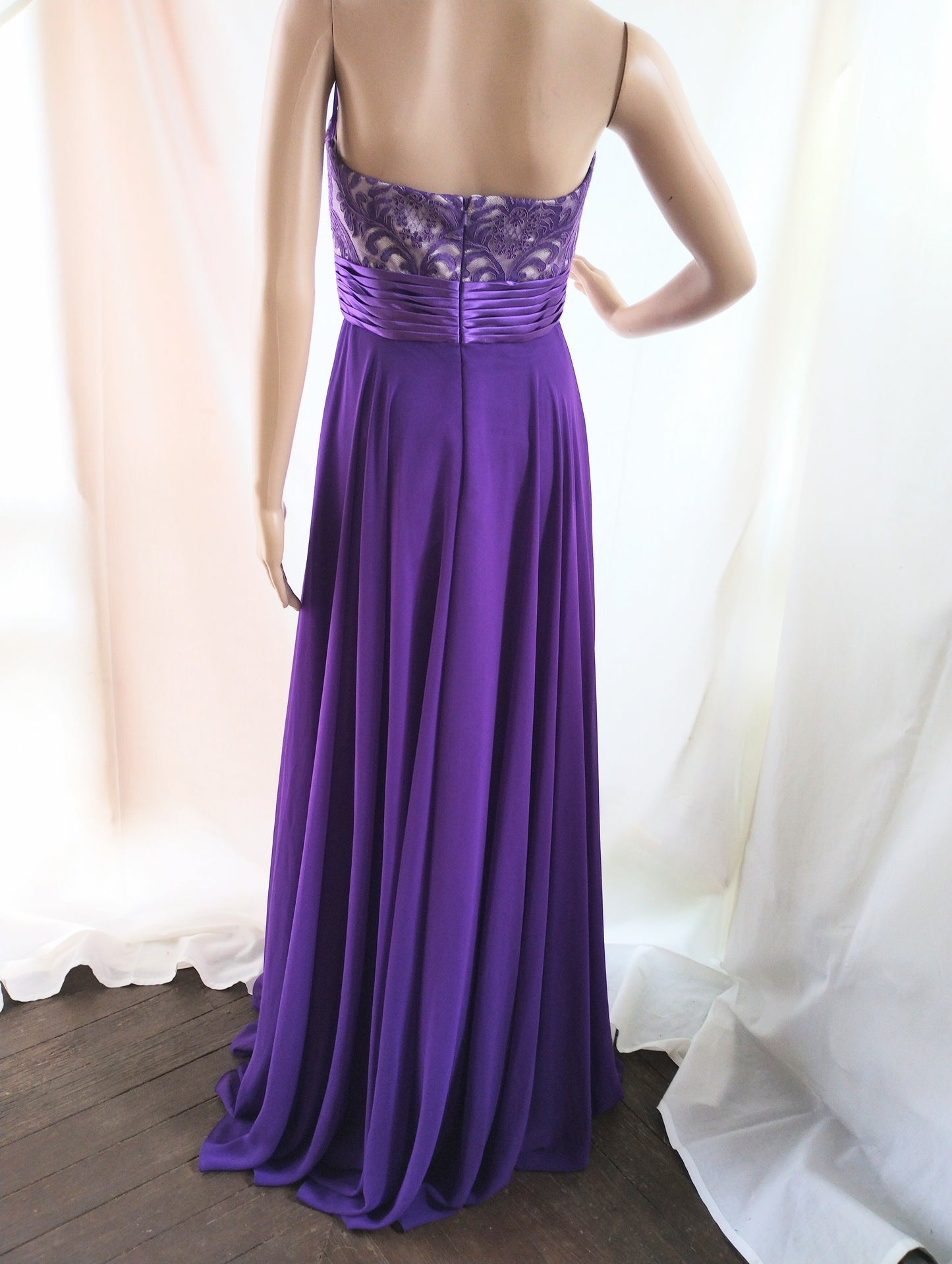 c Size 8 Purple sheath dress